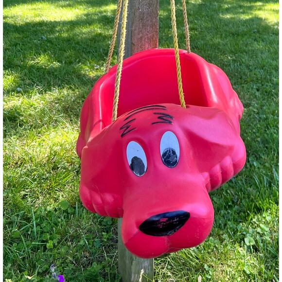Vintage 2002 Clifford The Big Red Dog Scholastic outdoor rope string swing. - Picture 1 of 11